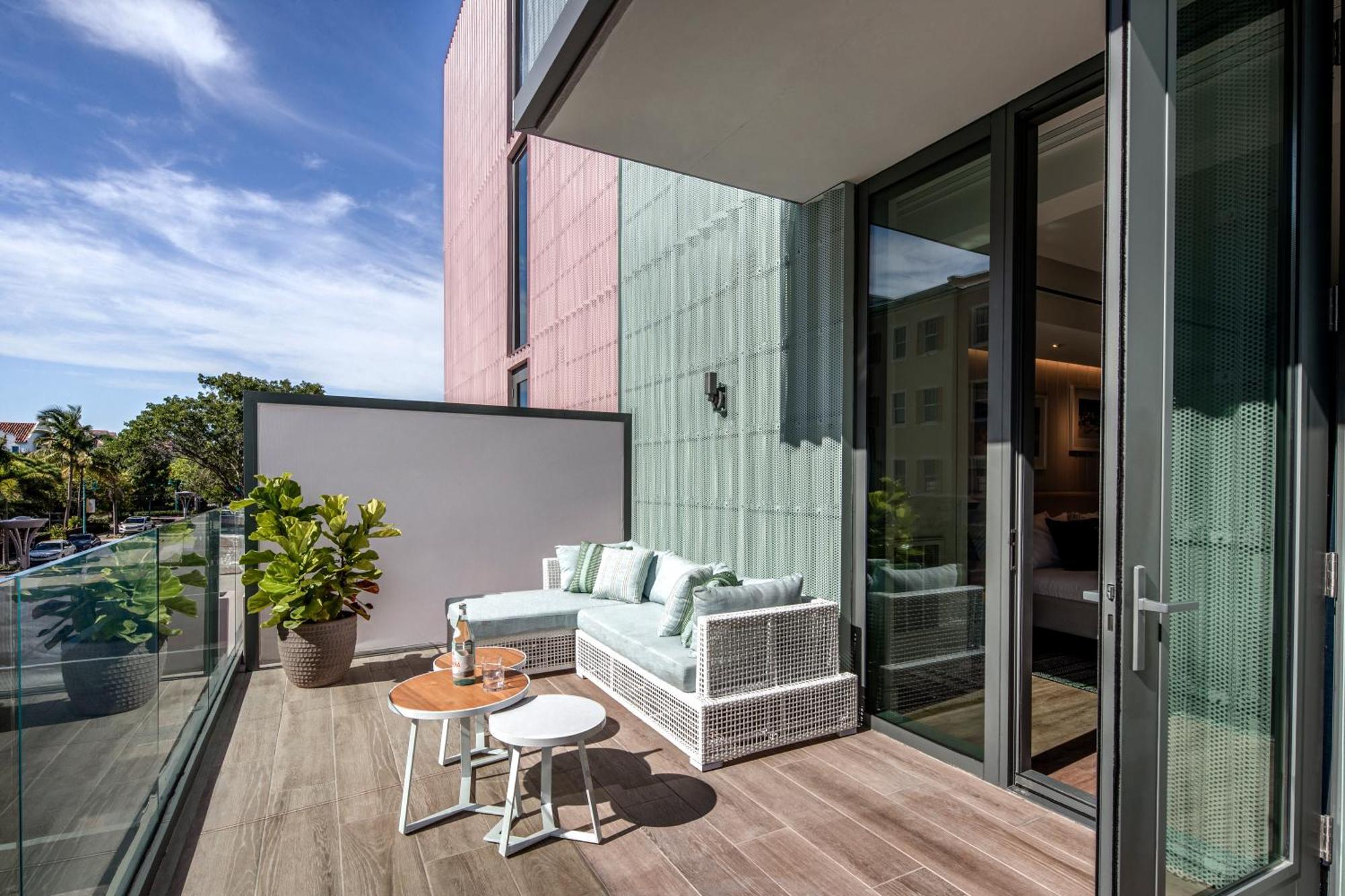 The Ray Hotel Delray Beach, Curio Collection By Hilton Exterior photo